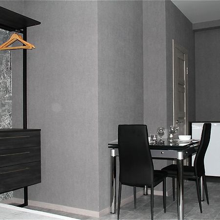 Solo Apartment Virmenska Kyiv Exterior photo